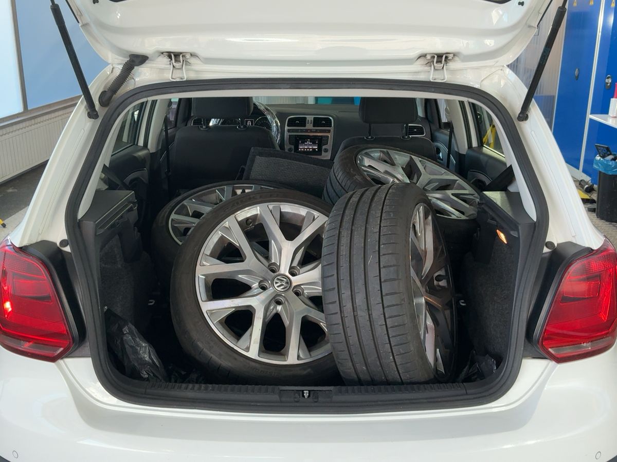 Volkswagen Polo 2015 — photo 17