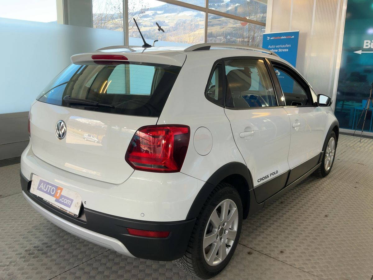 Volkswagen Polo 2015 — photo 9