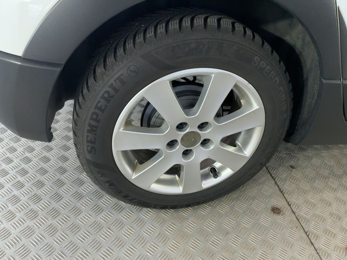 Volkswagen Polo 2015 — photo 10