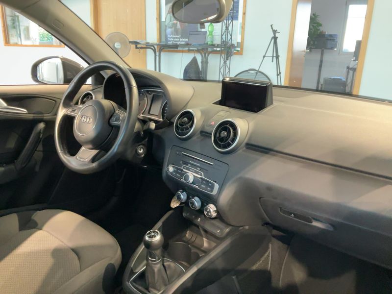 Audi A1 1.6 TDI — zdjęcie 12