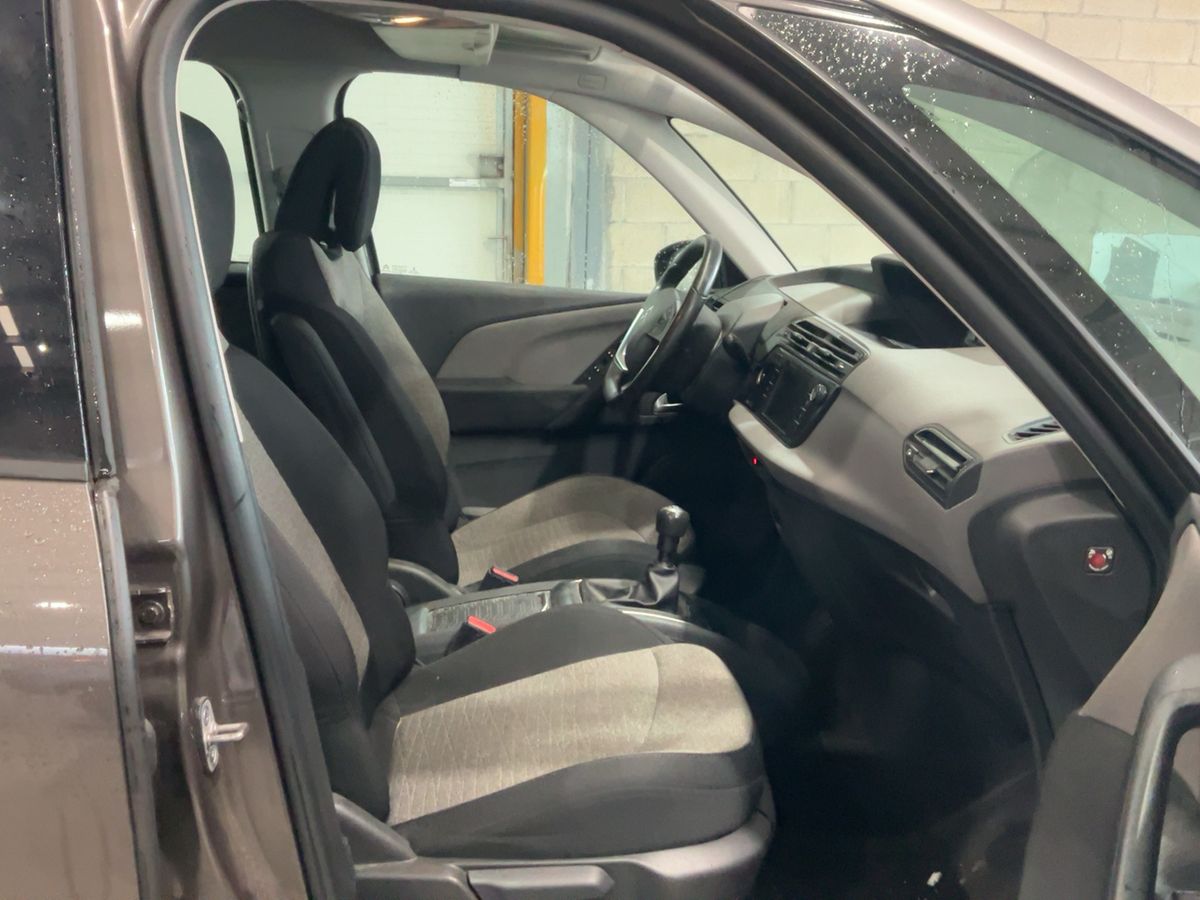 Citroen C4 2015 — photo 17