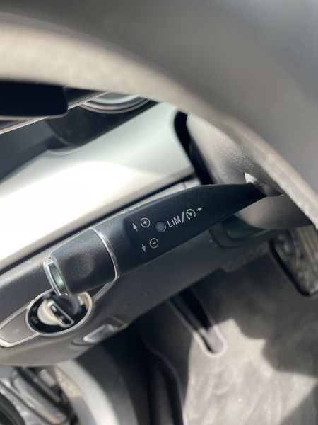 Mercedes-Benz E-Klasse E 220 d Standard — zdjęcie 17