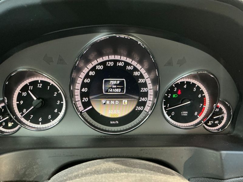 Mercedes-Benz E-Klasse E 250 CGI BlueEfficiency Avantgarde — zdjęcie 13