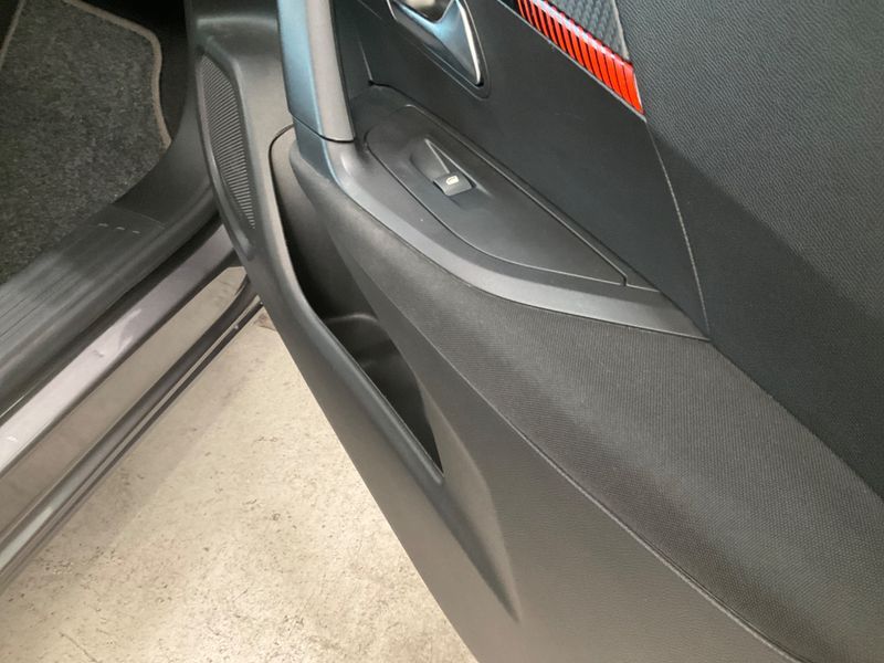 Peugeot 2008 1.2 PureTech Active 2022 – снимка 26