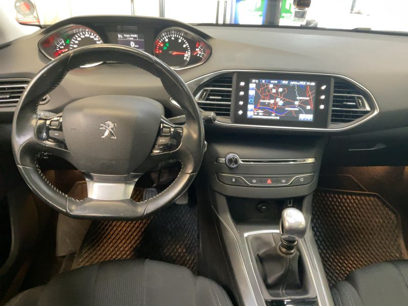Peugeot 308 1.2 e-THP Allure — zdjęcie 12