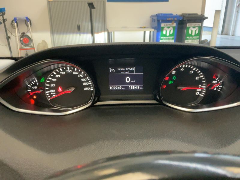 Peugeot 308 1.2 e-THP Allure — zdjęcie 13