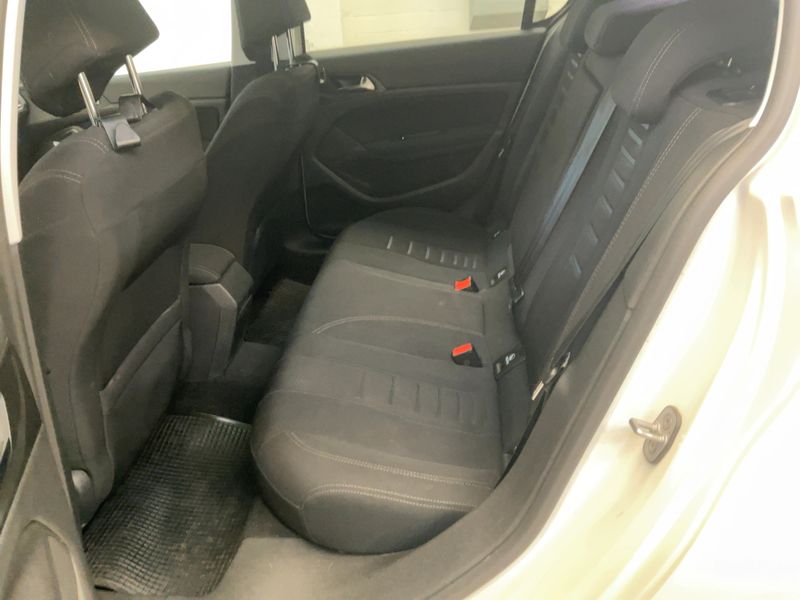 Peugeot 308 1.2 e-THP Allure — zdjęcie 14