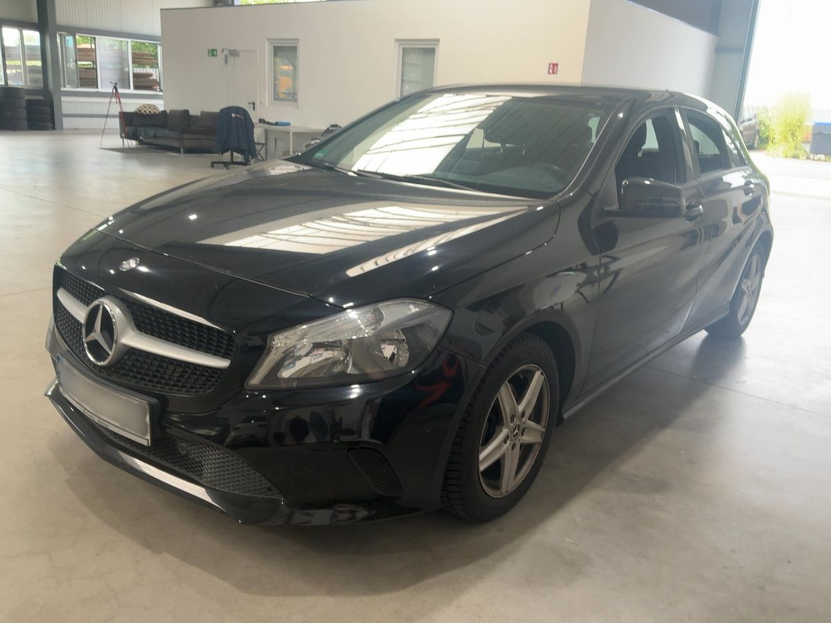 Mercedes-Benz A-Klasse 2016 — photo 1