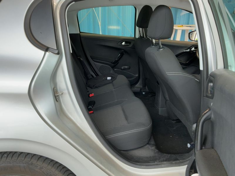 Peugeot 208 1.6 Blue-HDi Active Business 2017 – снимка 19
