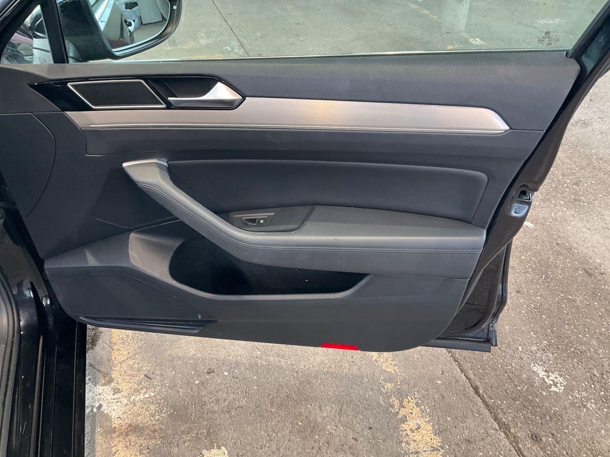 Volkswagen Passat 2016 — photo 35