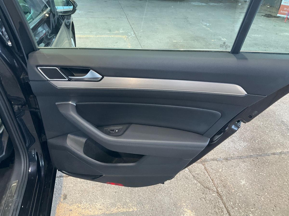 Volkswagen Passat 2016 — photo 34