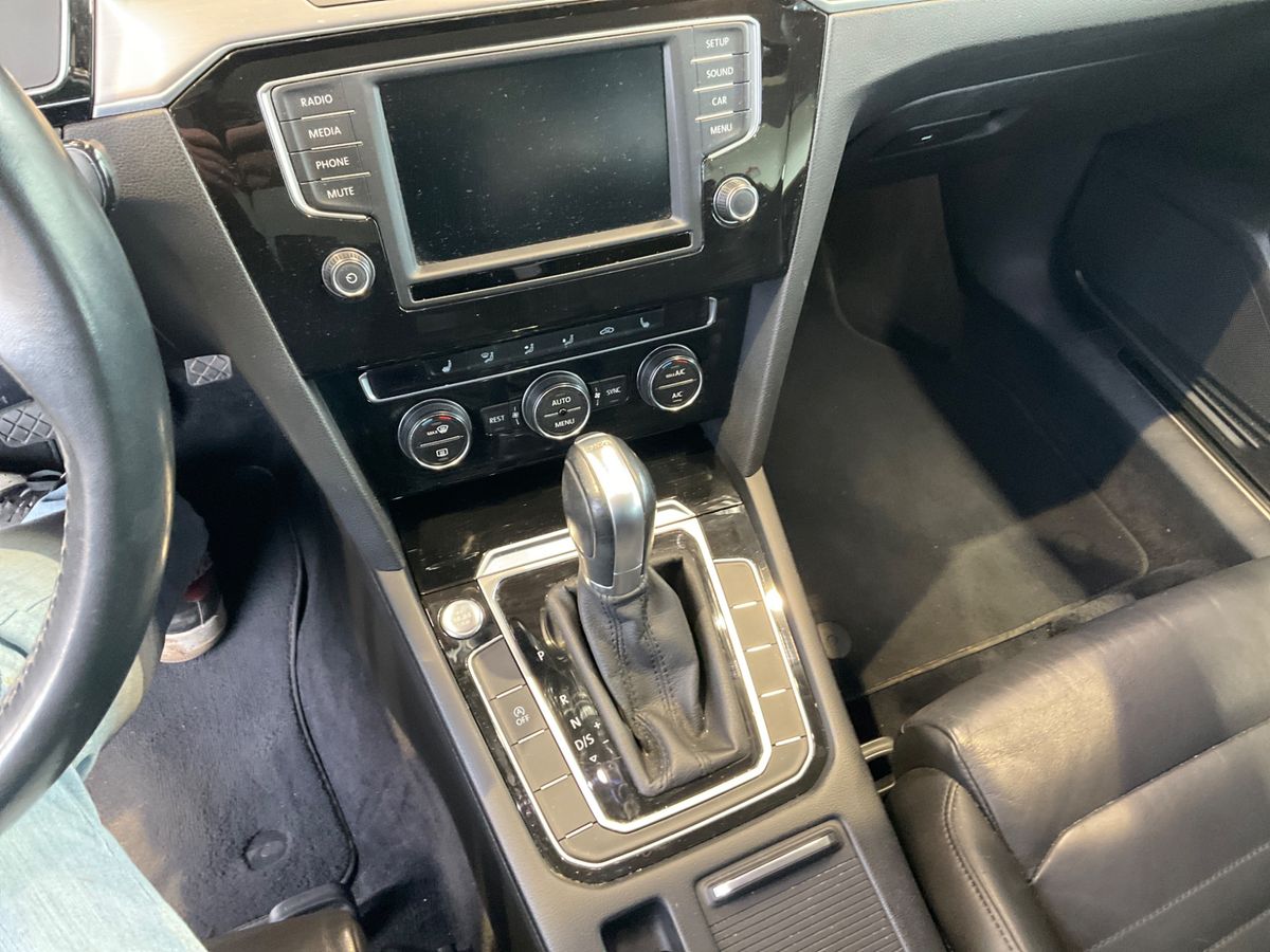 Volkswagen Passat 2016 — photo 32