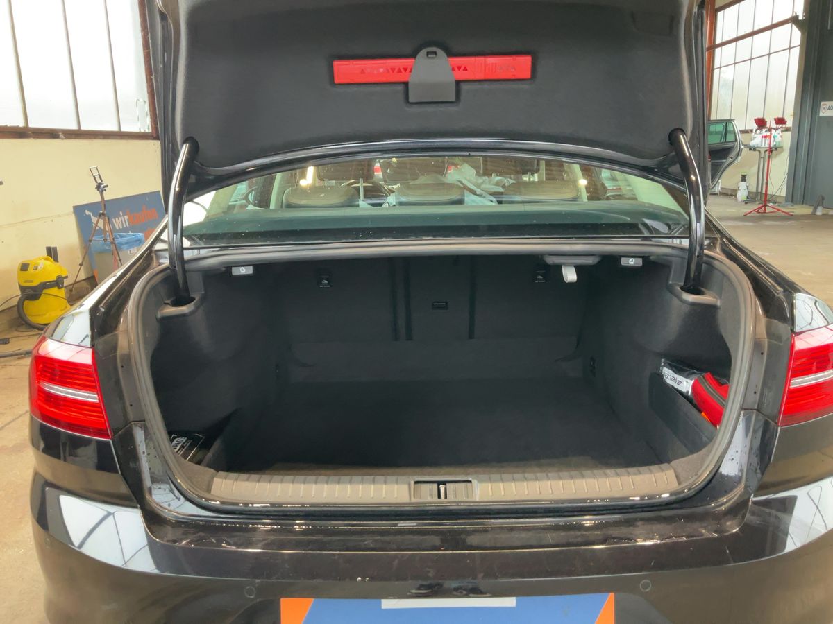 Volkswagen Passat 2016 — photo 17