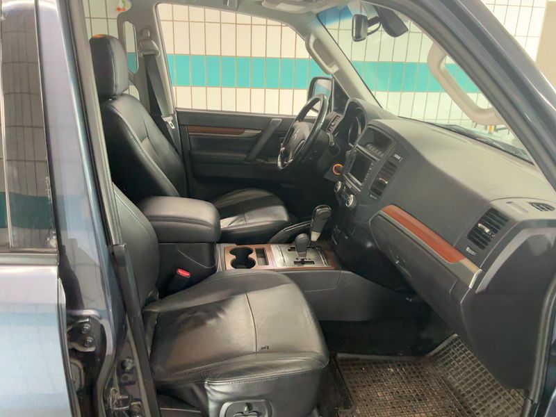 Mitsubishi Pajero 3.2 DI-D Instyle — zdjęcie 11