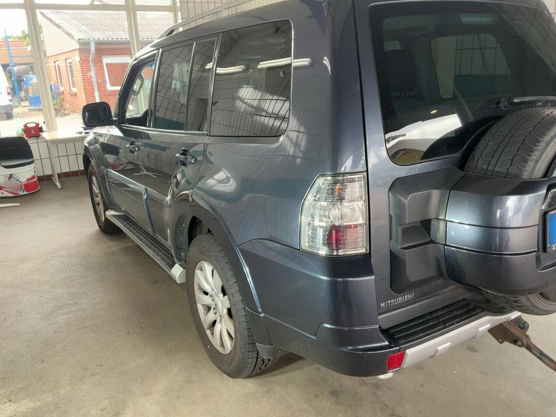 Mitsubishi Pajero 3.2 DI-D Instyle — zdjęcie 3