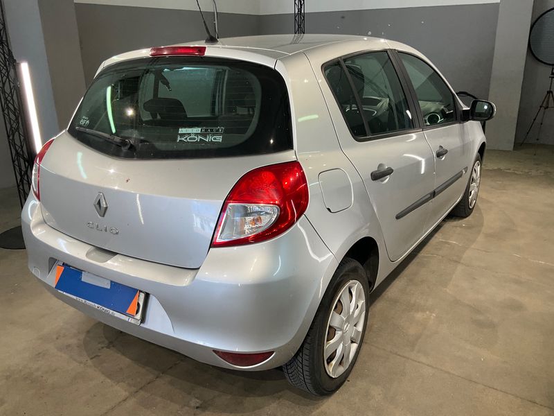Renault Clio 1.2 Expression — zdjęcie 2