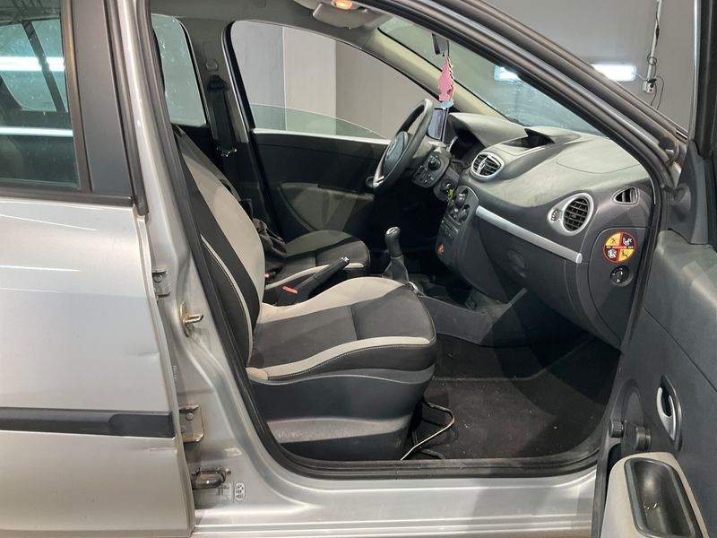 Renault Clio 1.2 Expression — zdjęcie 3