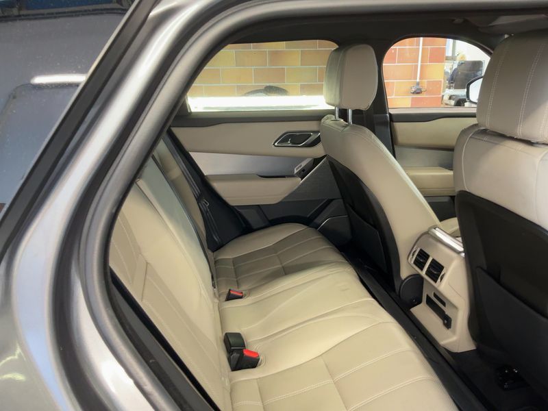 Land Rover Range Rover Velar 2.0 Diesel SE R-Dynamic — zdjęcie 14