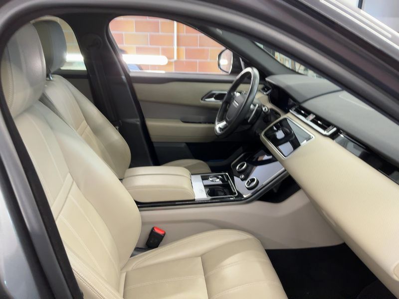 Land Rover Range Rover Velar 2.0 Diesel SE R-Dynamic — zdjęcie 11