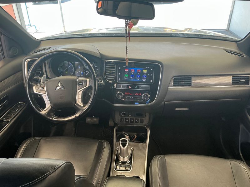 Mitsubishi Outlander 2.4 PHEV Instyle 4WD — zdjęcie 12