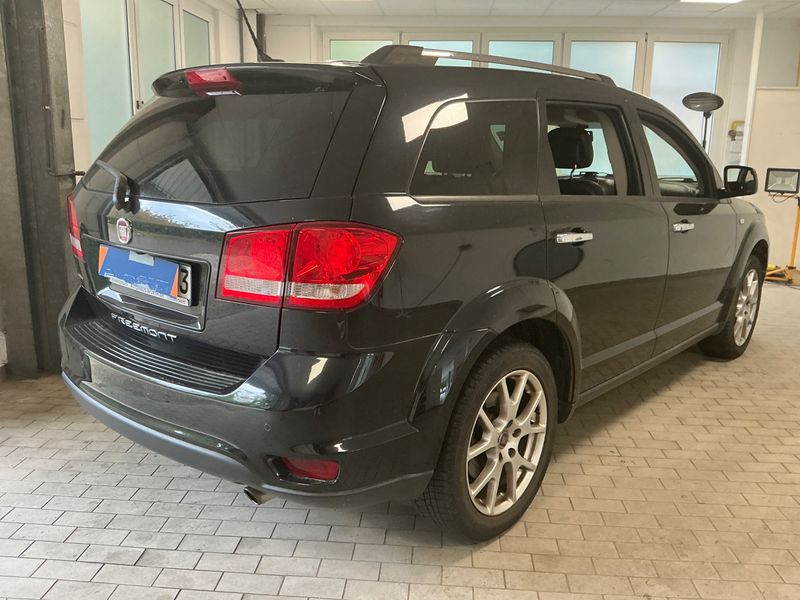 Fiat Freemont 2.0 Multijet Lounge 4WD — zdjęcie 2
