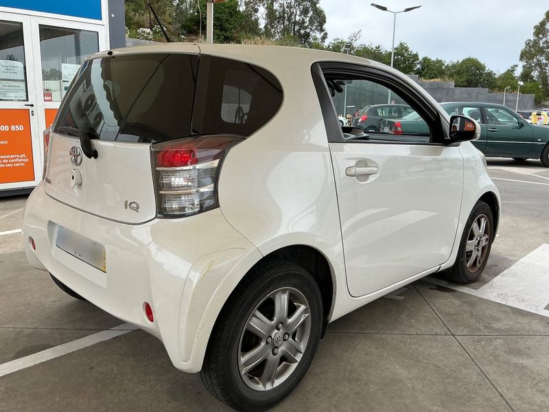 Toyota iQ 1.0 VVT-i IQ2 — zdjęcie 6