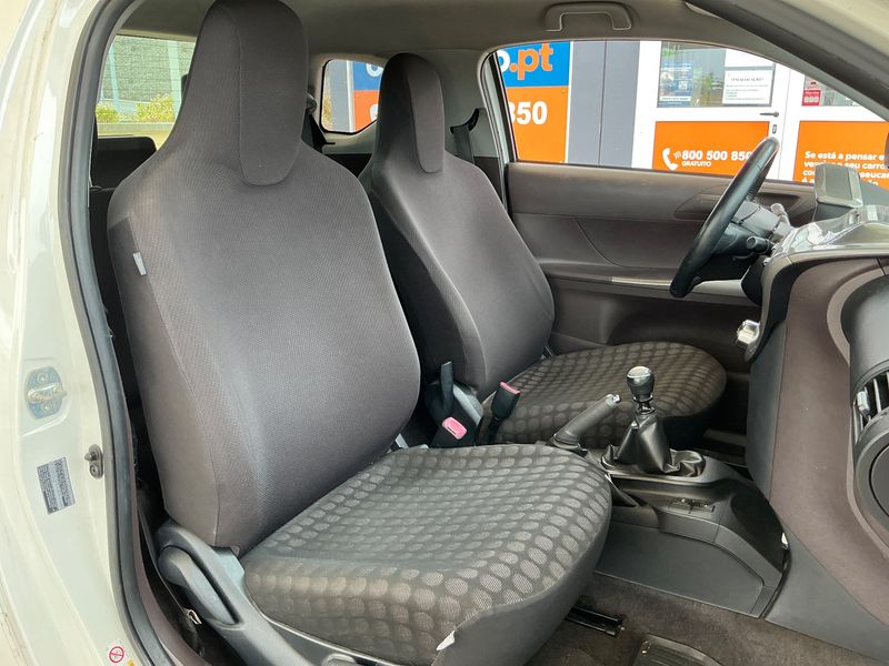 Toyota iQ 1.0 VVT-i IQ2 — zdjęcie 11
