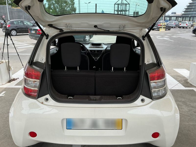 Toyota iQ 1.0 VVT-i IQ2 — zdjęcie 10