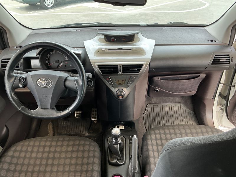 Toyota iQ 1.0 VVT-i IQ2 — zdjęcie 12
