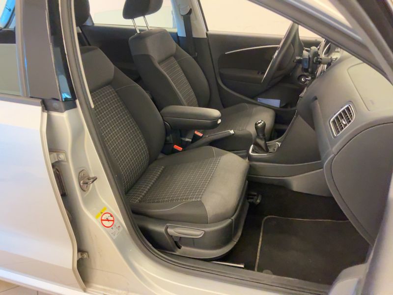 Volkswagen Polo 1.4 TDI Comfortline BlueMotion Tech — zdjęcie 11