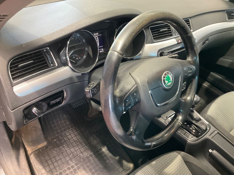 Skoda Superb 2.0 TSI Ambition 2012 – снимка 38