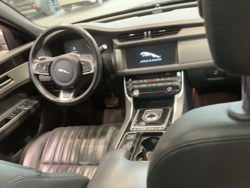 Jaguar XF 25d Portfolio AWD 2018 – снимка 17