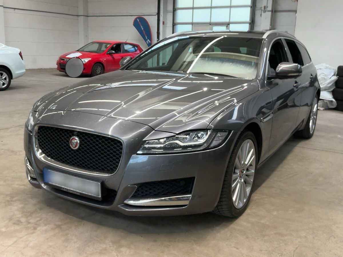 Jaguar XF 2018 — photo 1