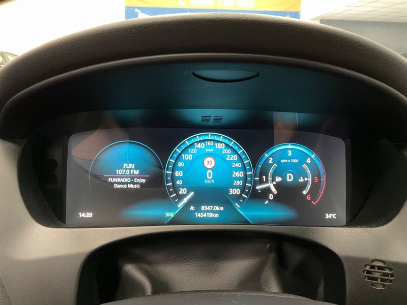 Jaguar F-Pace 30d Portfolio AWD — zdjęcie 13
