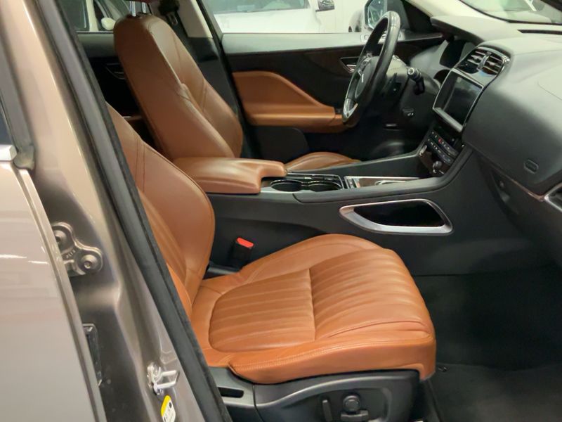 Jaguar F-Pace 30d Portfolio AWD — zdjęcie 11