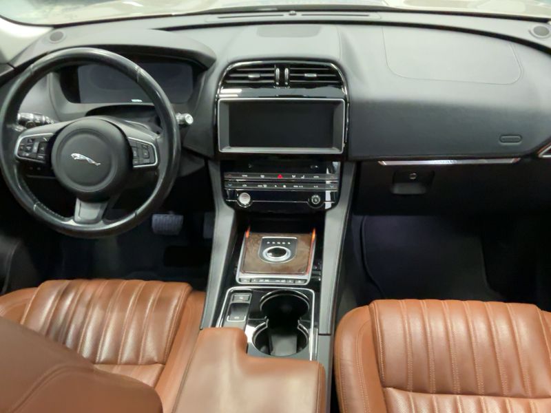 Jaguar F-Pace 30d Portfolio AWD — zdjęcie 12