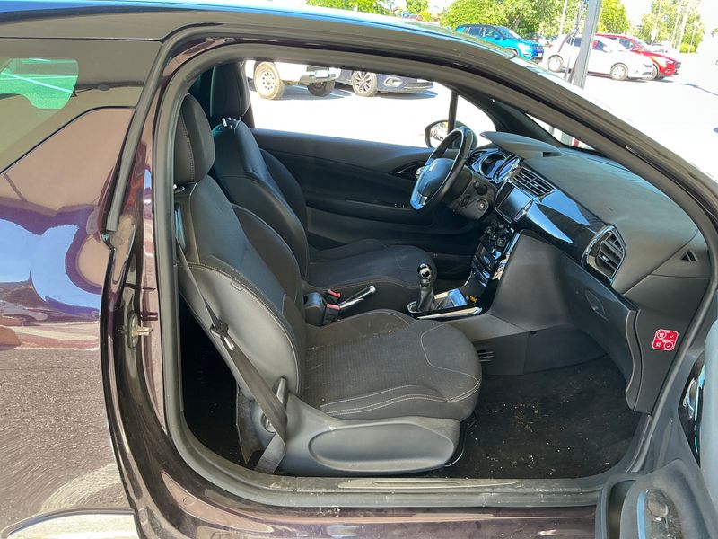 Citroen DS3 1.2 e-VTi SoChic 2015 – снимка 3