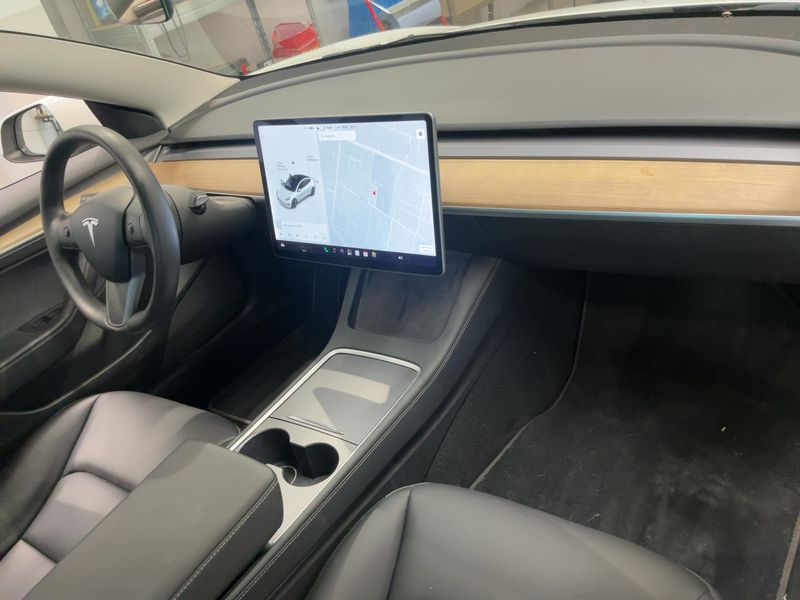 Tesla Model 3 Long Range — zdjęcie 12