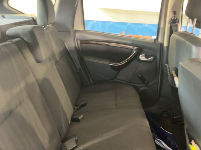 Dacia Duster 1.5 dCi Laureate 4x2 — zdjęcie 14