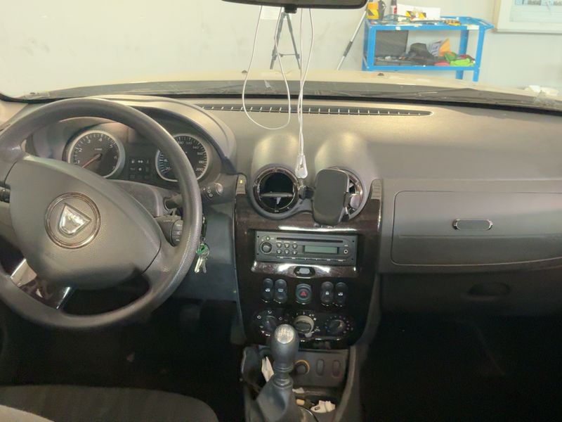 Dacia Duster 1.5 dCi Laureate 4x2 — zdjęcie 12