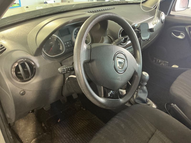 Dacia Duster 1.5 dCi Laureate 4x2 2011 – снимка 27