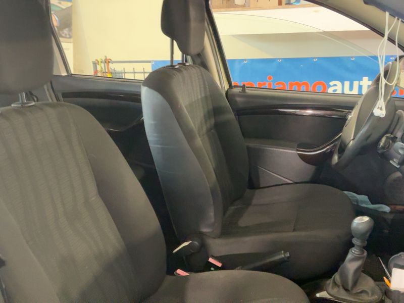 Dacia Duster 1.5 dCi Laureate 4x2 — zdjęcie 11