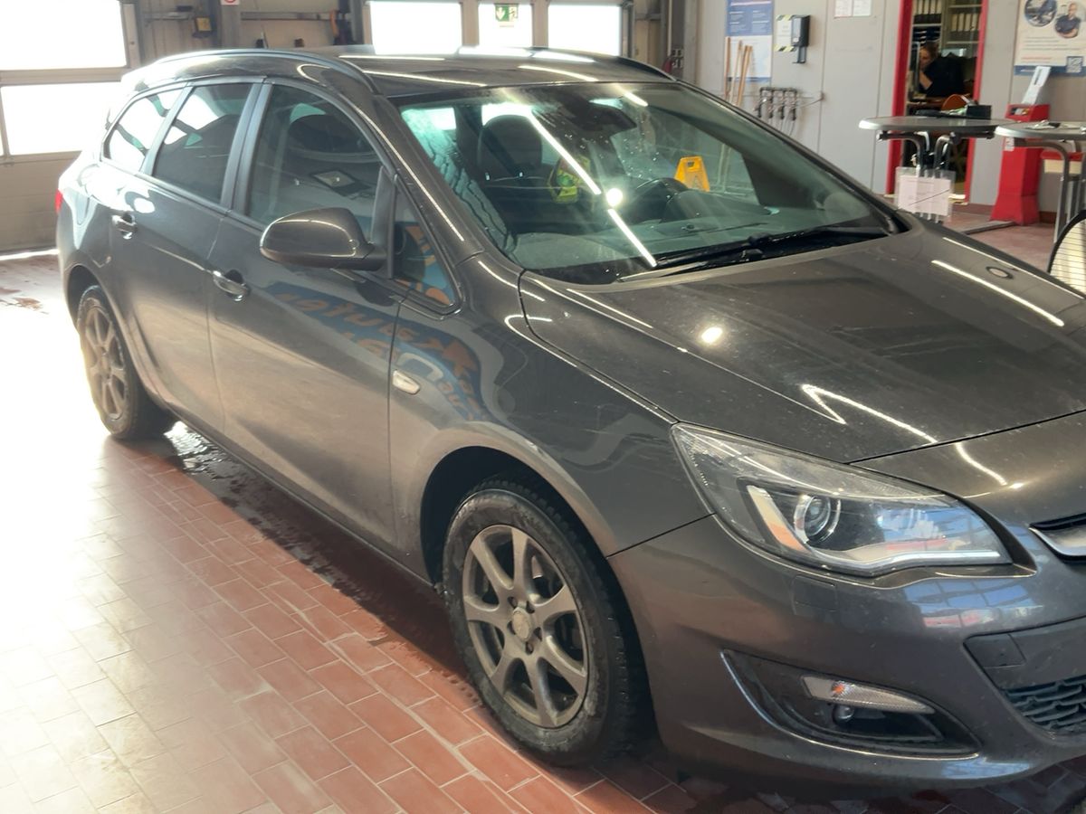 Opel Astra 2015 — photo 13