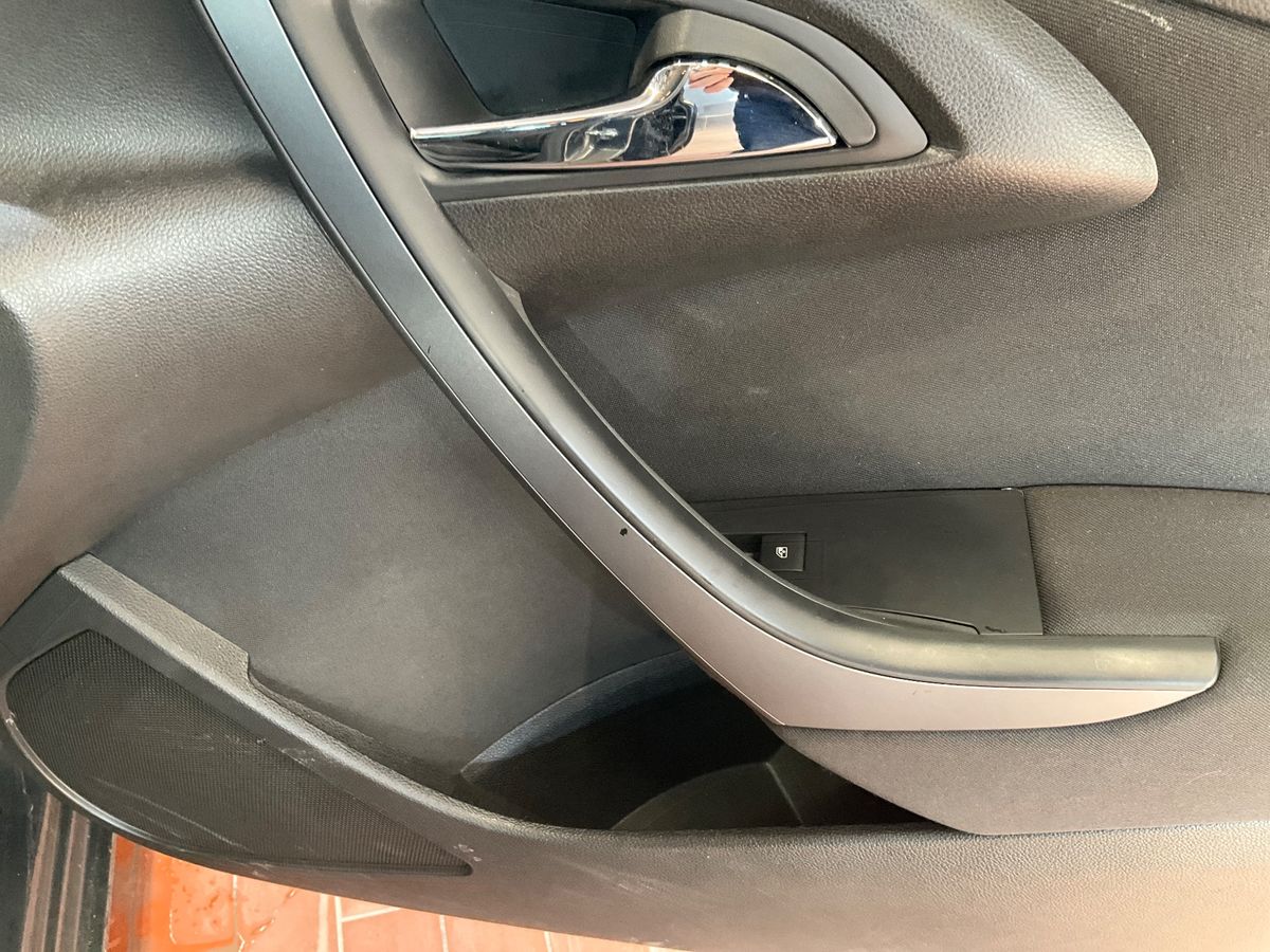 Opel Astra 2015 — photo 36