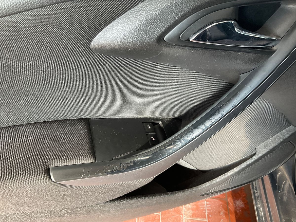 Opel Astra 2015 — photo 34