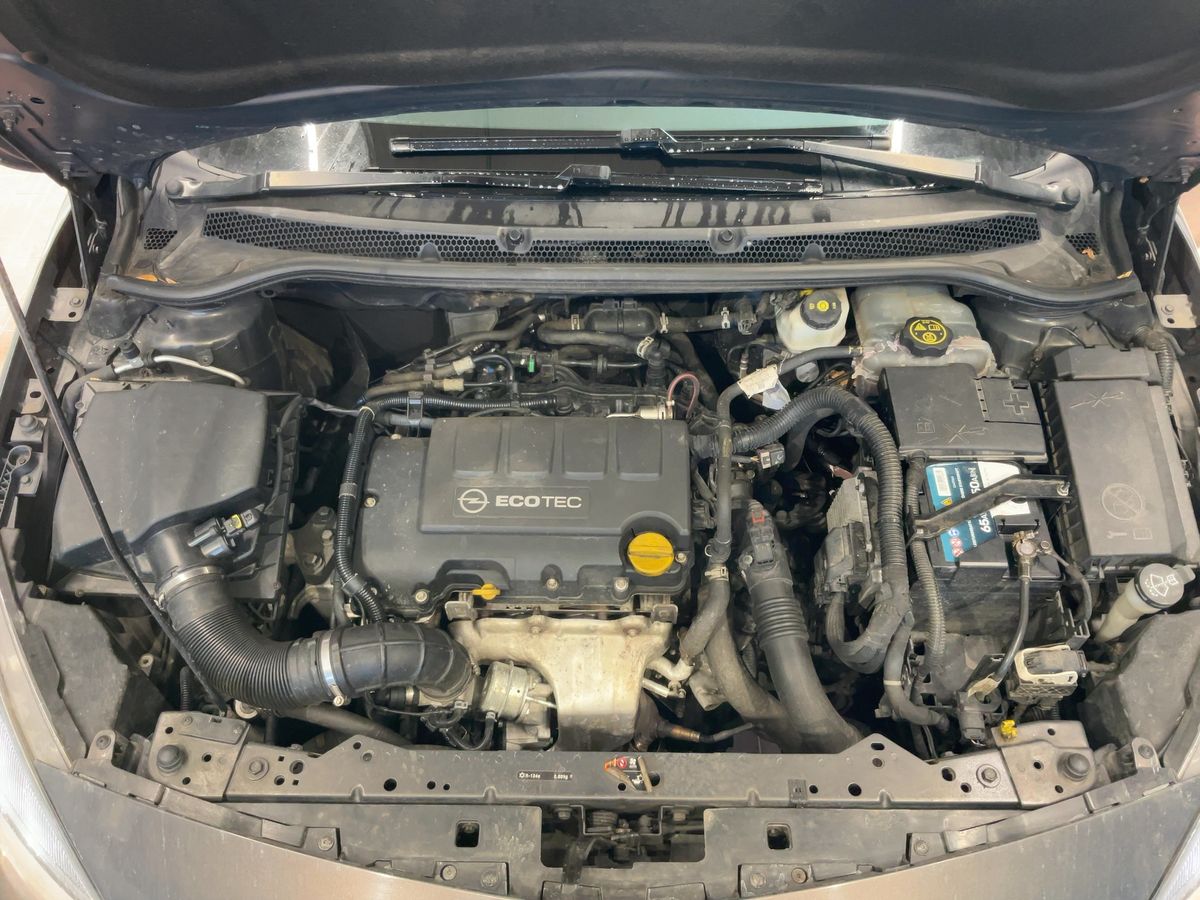 Opel Astra 2015 — photo 50