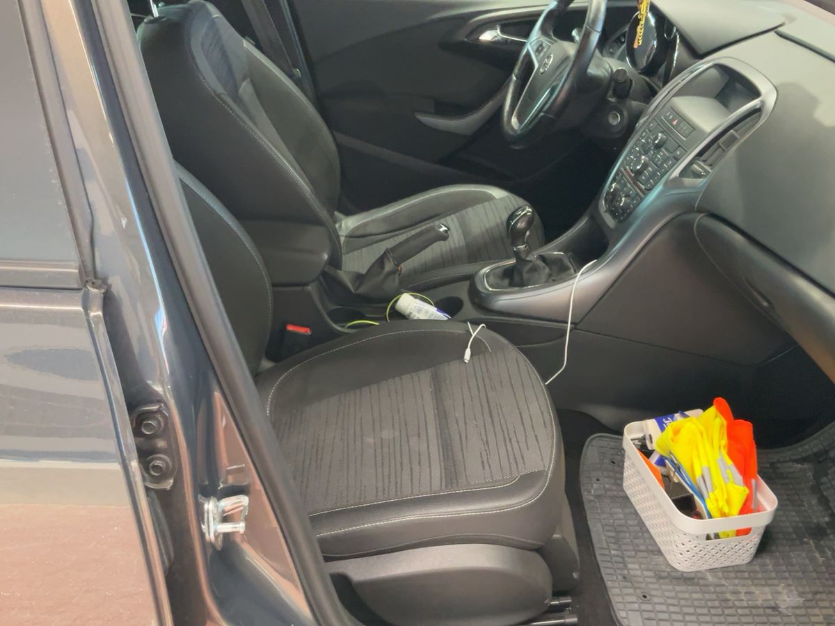 Opel Astra 2015 — photo 18