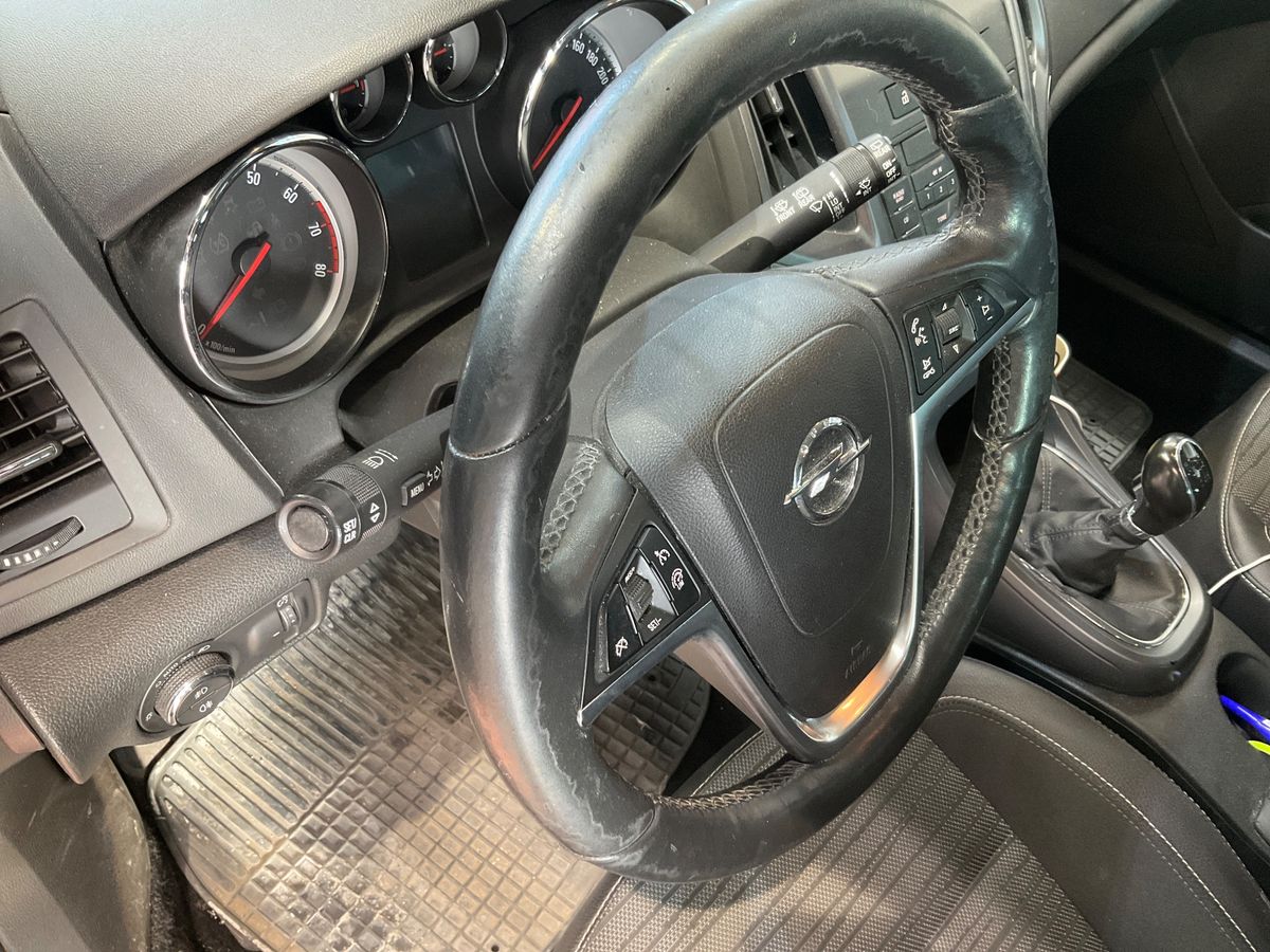 Opel Astra 2015 — photo 31