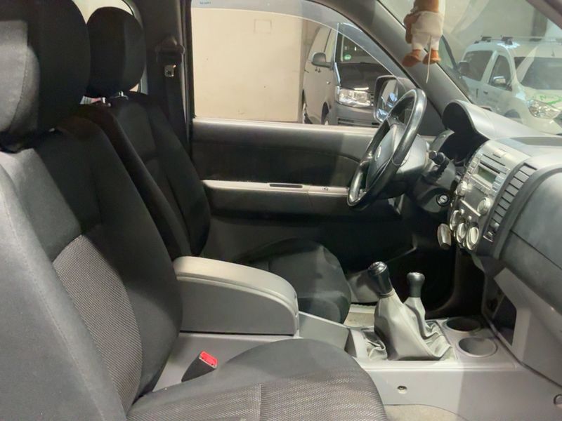 Ford Ranger 2.5 TDCi Doppelkabine 4x4 XL — zdjęcie 11