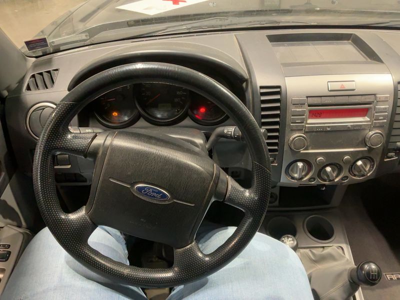 Ford Ranger 2.5 TDCi Doppelkabine 4x4 XL — zdjęcie 12